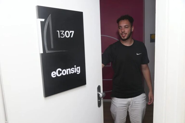 CuritibaConsig Nova Linha WhatsApp