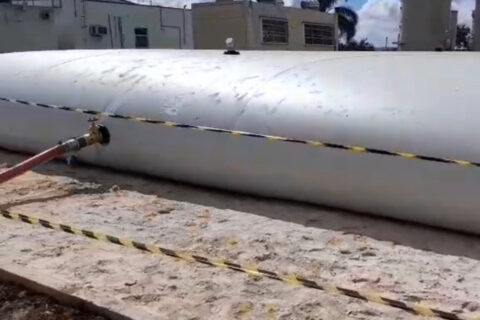 Colchão d'água gigante salva Pontal do Paraná