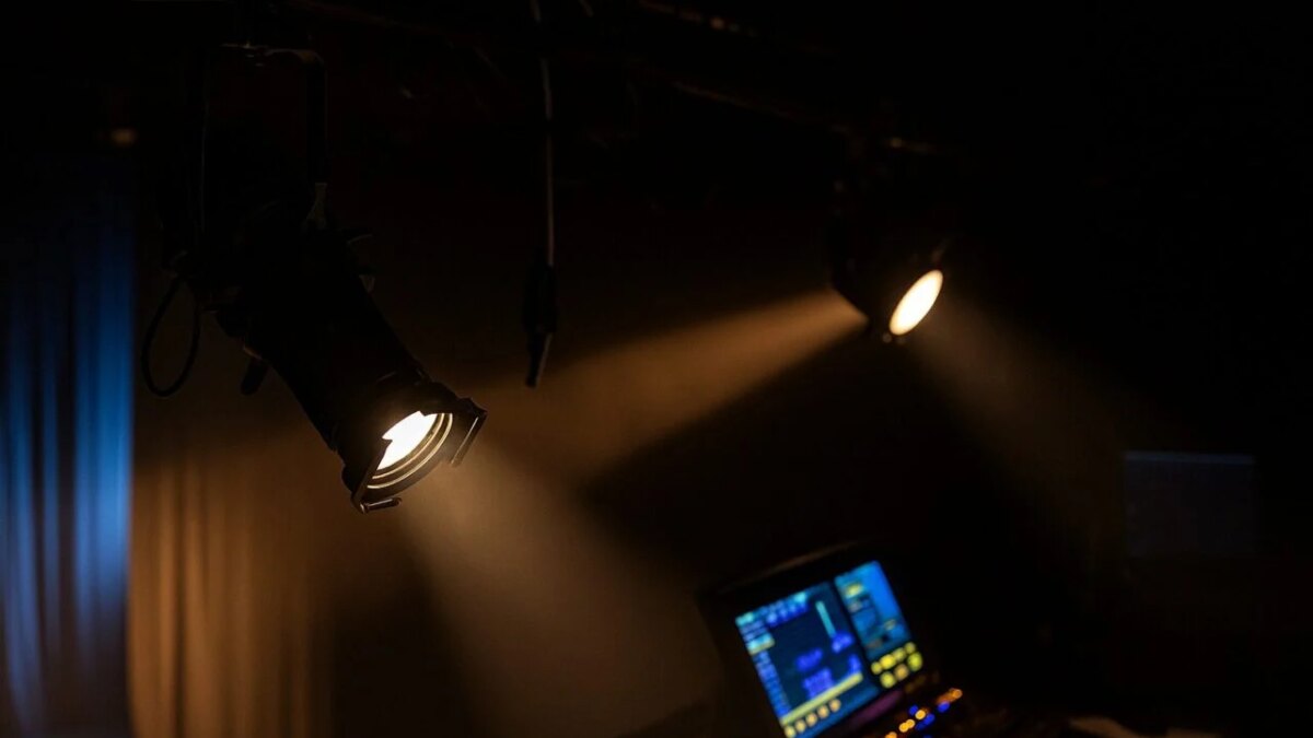 Capacitação gratuita de iluminação cênica em Cascavel