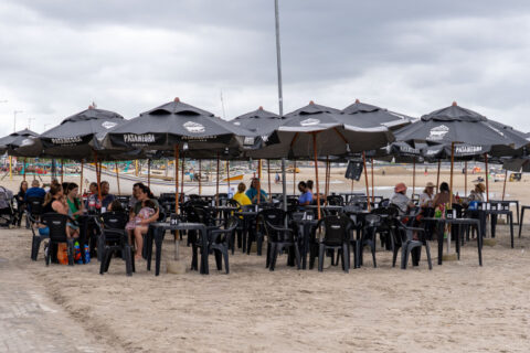 Serviços PR crescem 2,5% no ano IBGE aponta avanço