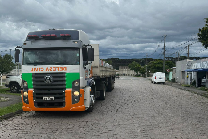 Telhas chegam para reconstrução de São José dos Pinhais