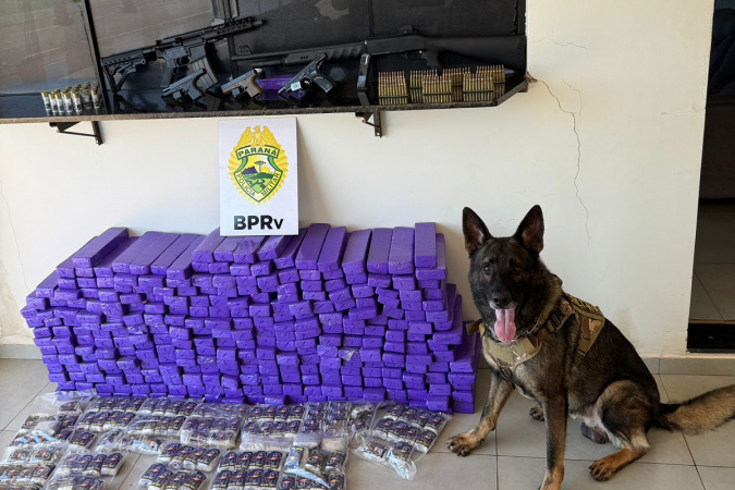 PMPR apreende 210kg drogas fuzil e armas em Iporã