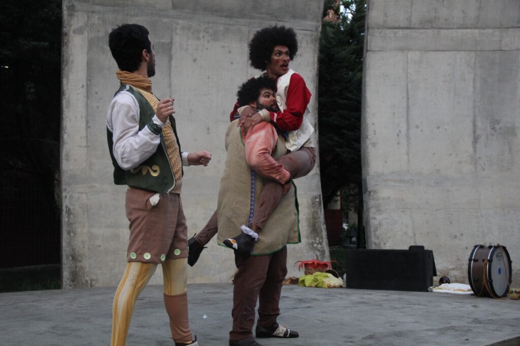 Espetáculo gratuito inspirado no universo de Ariano Suassuna chega a Balsa Nova e Bocaiúva do Sul
