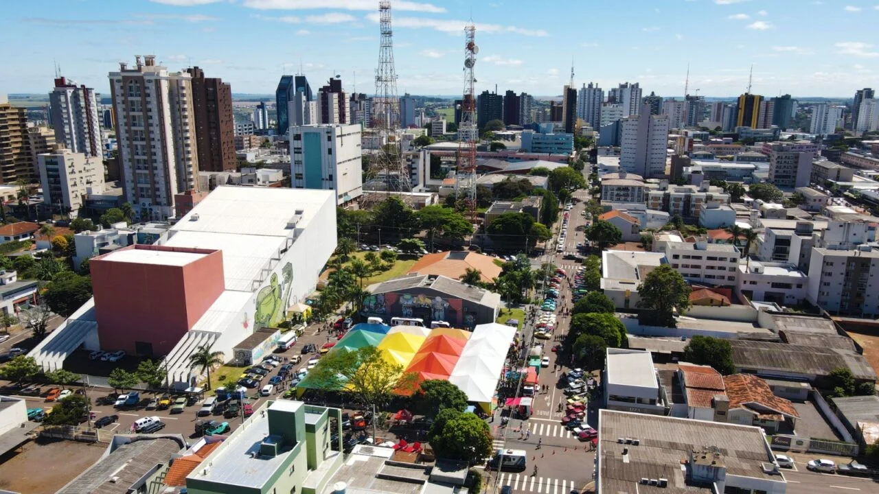 Imagem ilustrativa de feira de artesanato e gastronomia