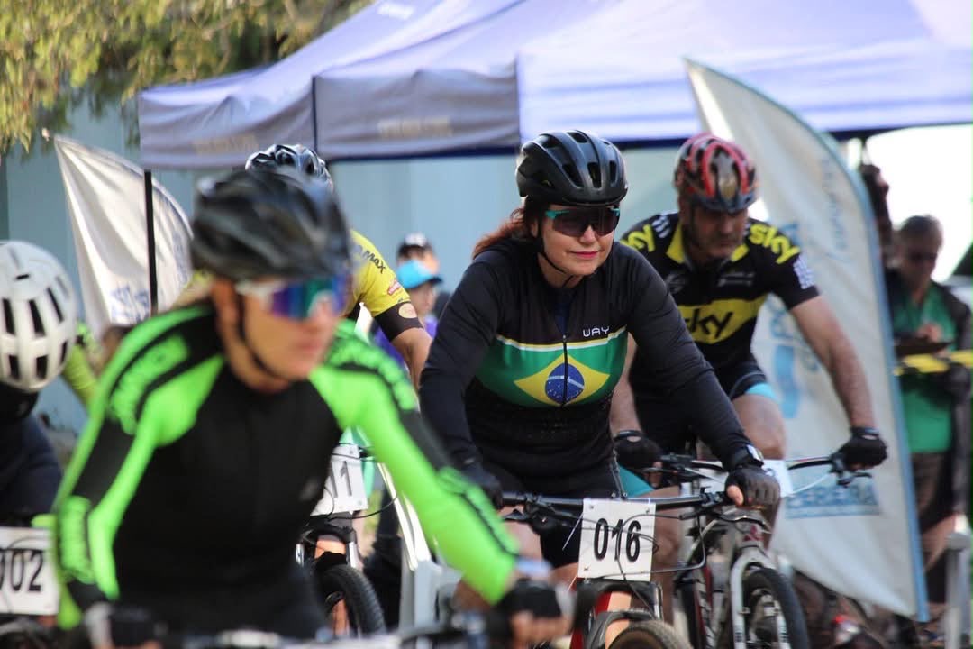 Ciclistas em competição