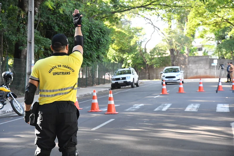 Agente de trânsito em atividade