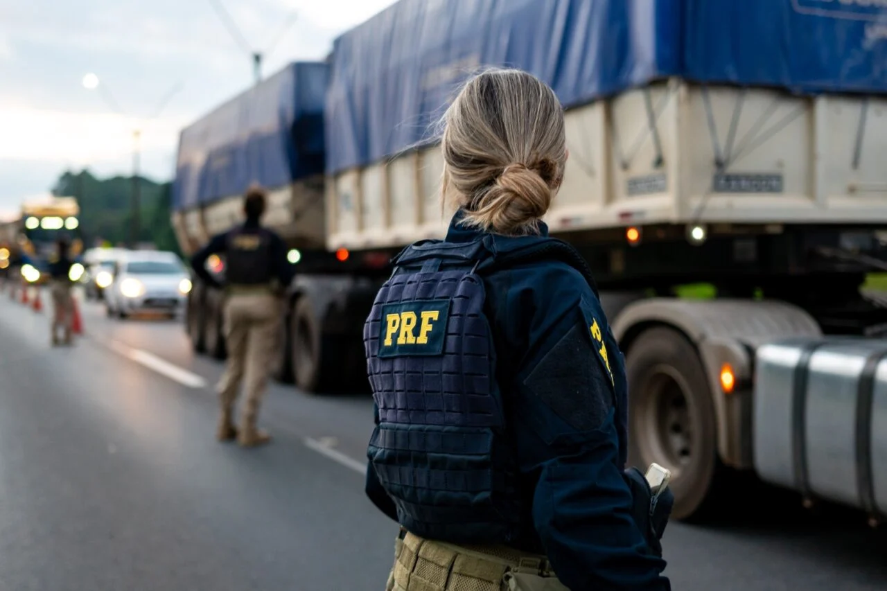 Fiscalização de trânsito em rodovia